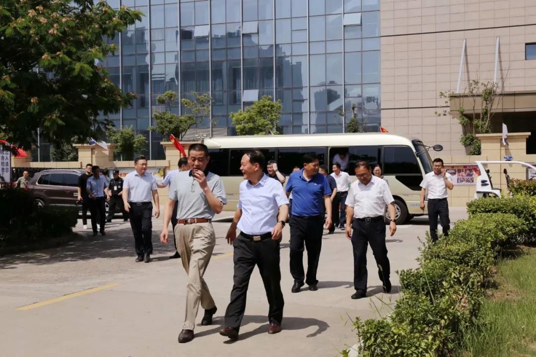 市委副書記、市長葉露中再次蒞臨索伊調研